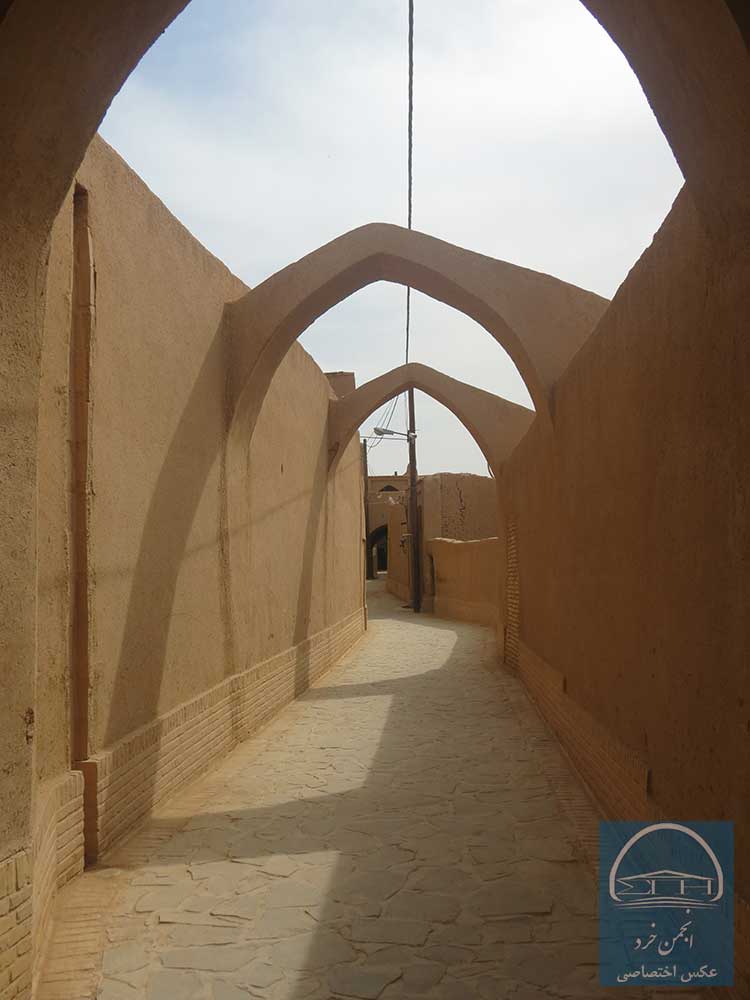 کوچه‌هایی از بافت تاریخی شهر میبد یزد در اطراف نارین قلعه یزد